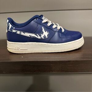 Nike Kids Air Force 1  Size 5Y‎ Navy and White Sneakers